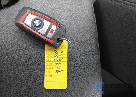 2017 BMW 330I z USA, uszkodzony, nr VIN WBA8B9G5XHNU09444